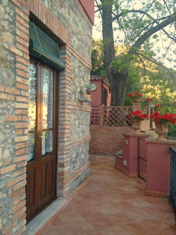 B&B Villa Vittoria Giardini Naxos Eksteriør bilde