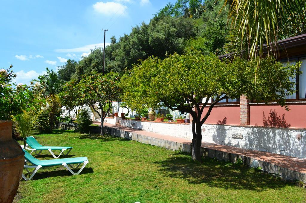 B&B Villa Vittoria Giardini Naxos Eksteriør bilde