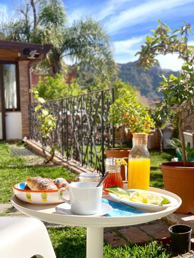 B&B Villa Vittoria Giardini Naxos Eksteriør bilde