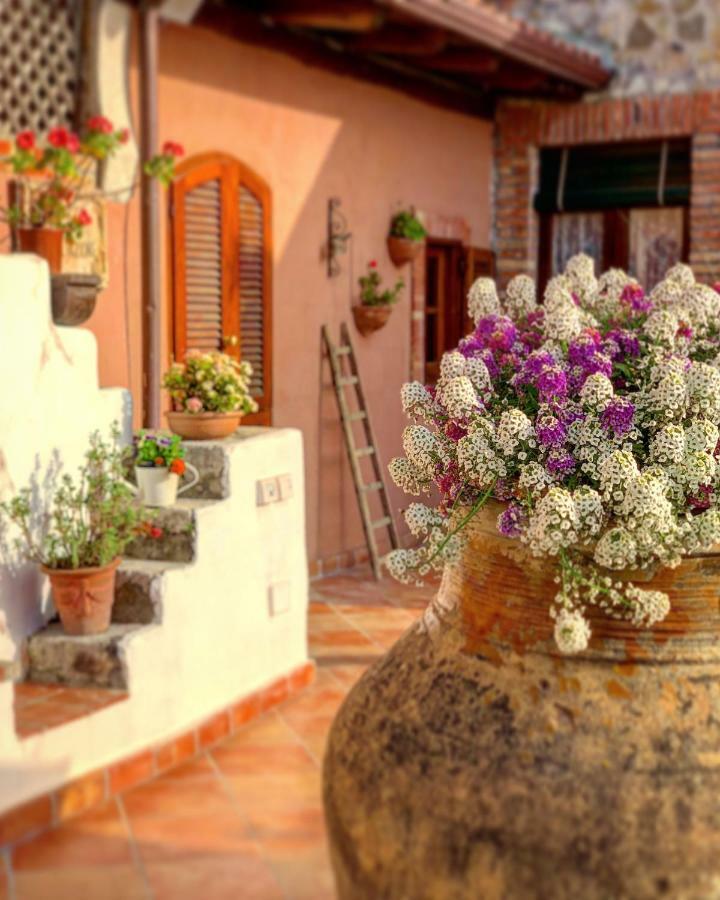 B&B Villa Vittoria Giardini Naxos Eksteriør bilde